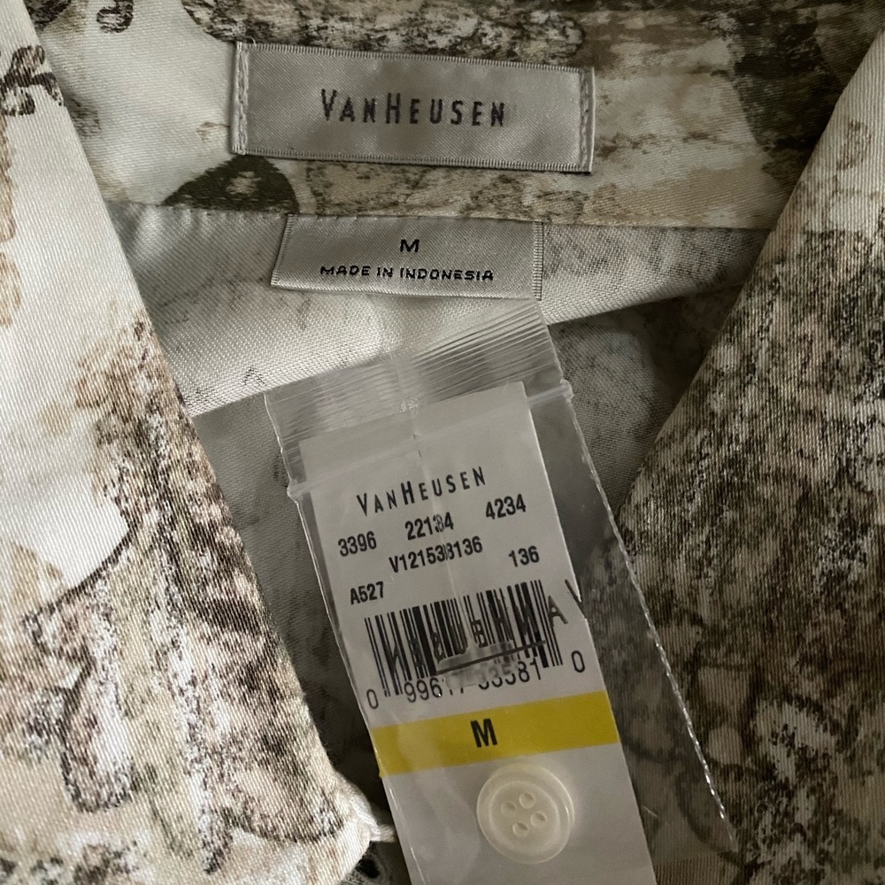 NWT Van Heusen Ladies Button Down - Picture 4 of 4